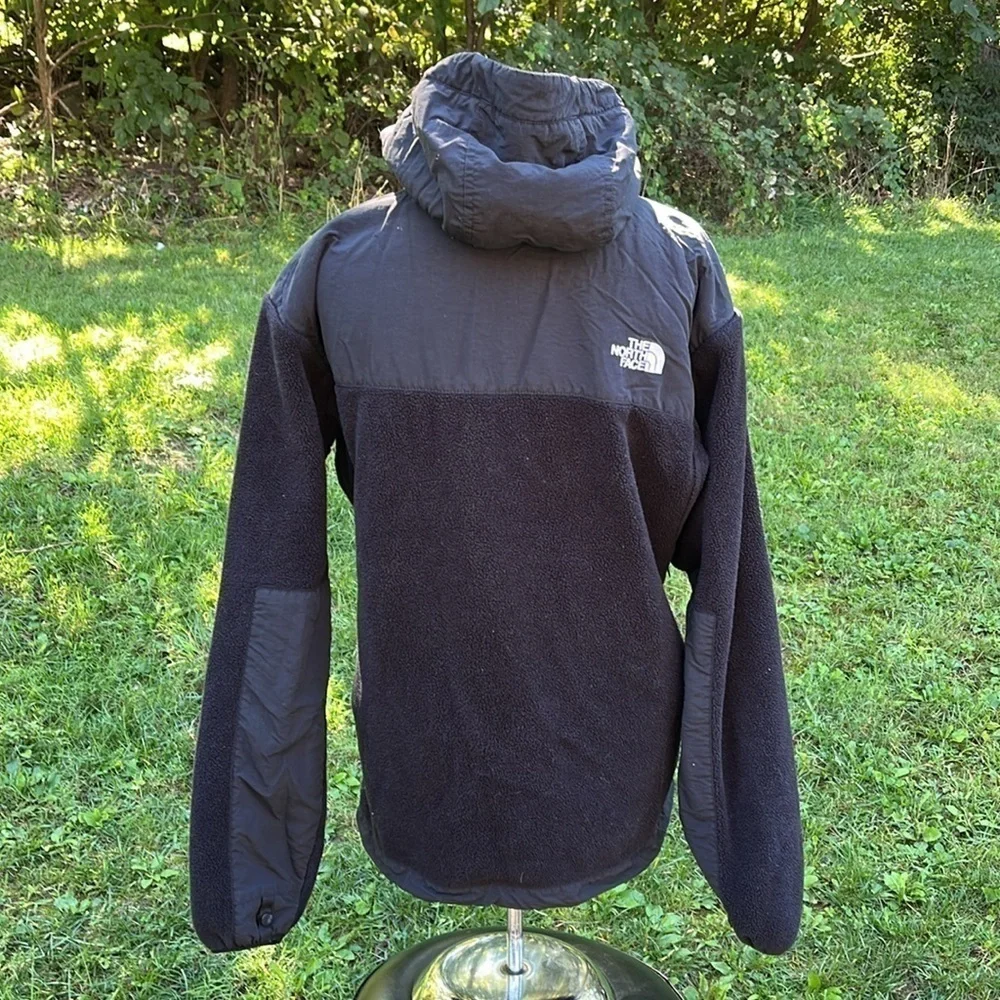 The North Face Men’s Jacket, Size Small, Color is Black, Polartec